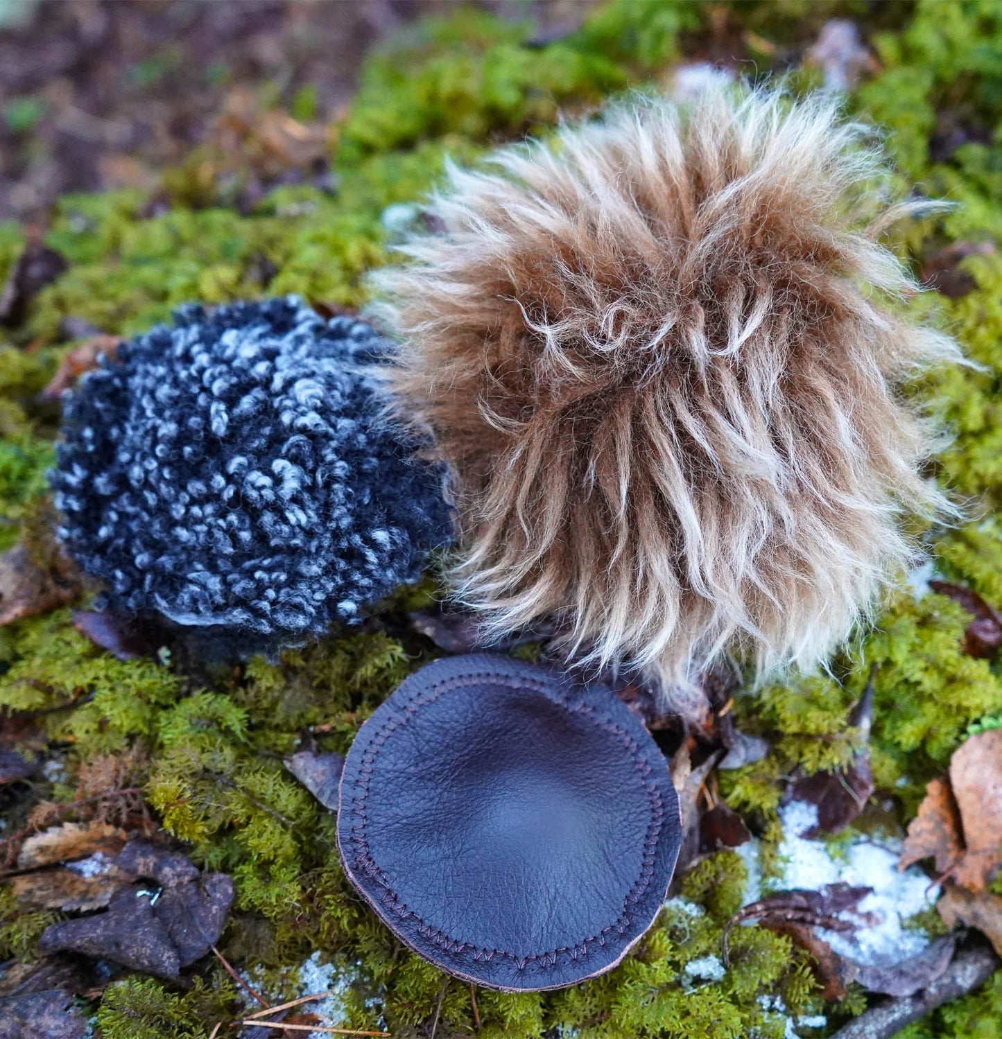 Pipleksak i läder eller fårskinn