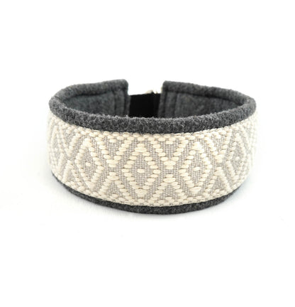 Mönstrat Halsband - Halvstryp