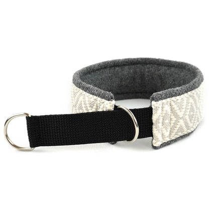 Mönstrat Halsband - Halvstryp