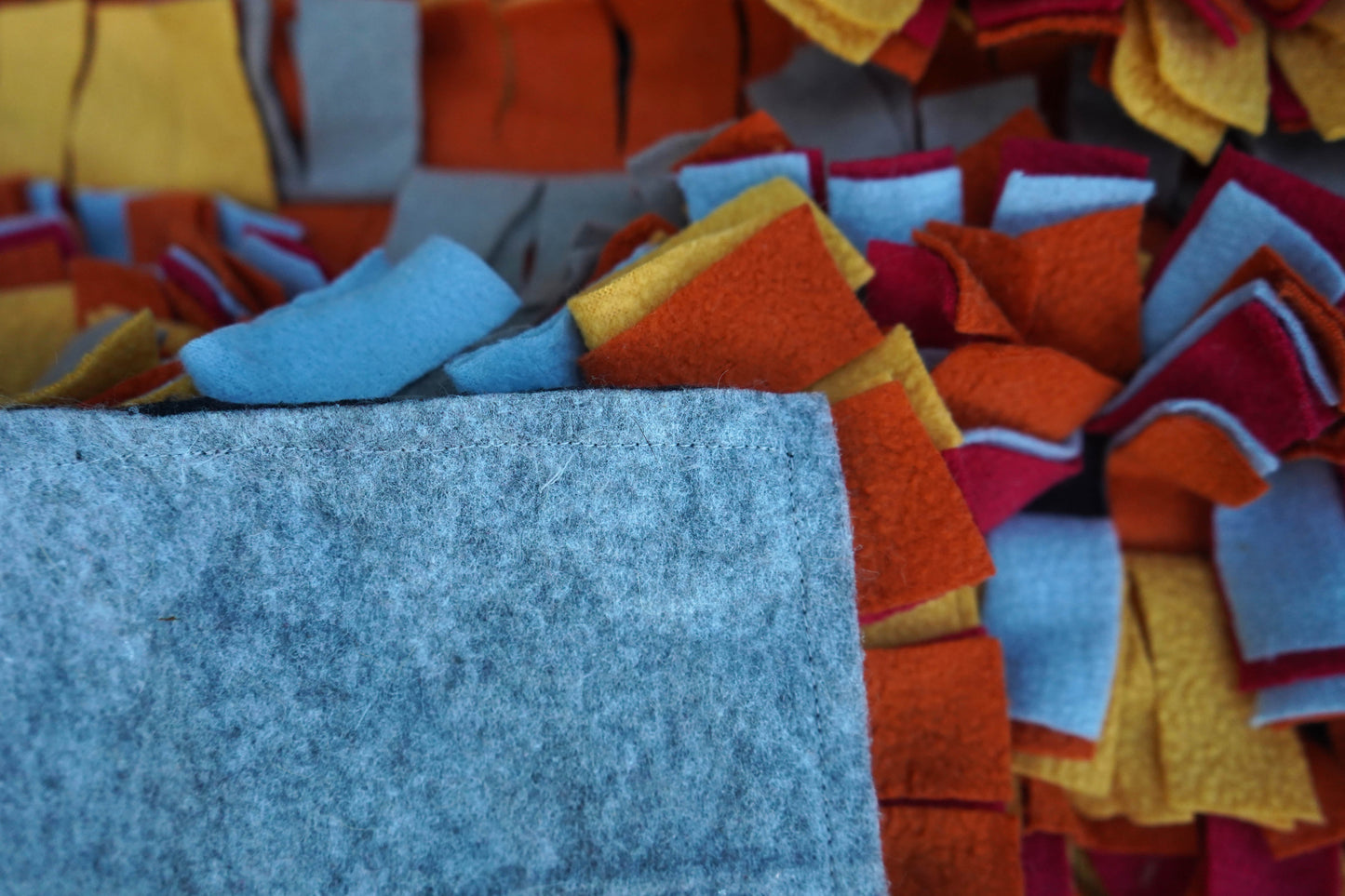 Snuffelmatta 50×60 cm – aktiveringsmatta i fleece