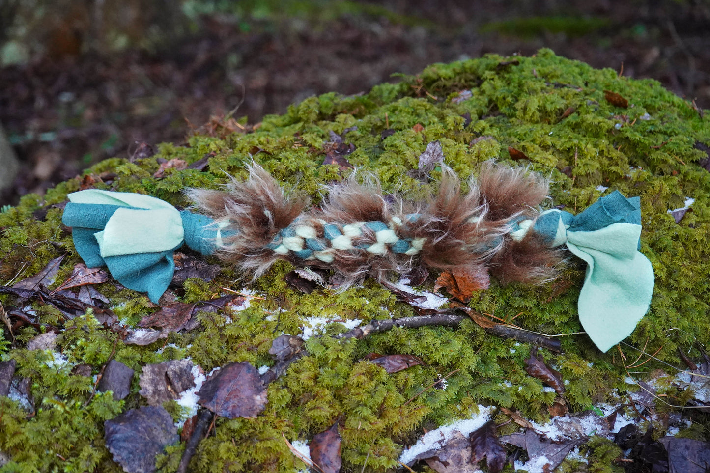 Knytleksak med fårskinn